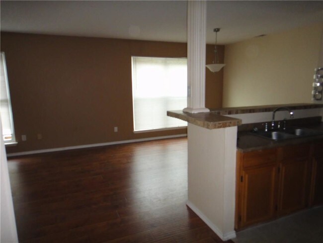 Foto del edificio - 1235 Forest Cove Ln