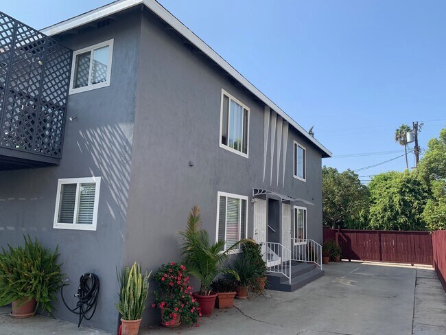 Unit 2 private & direct exterior entrance - 1156 N Ardmore Ave