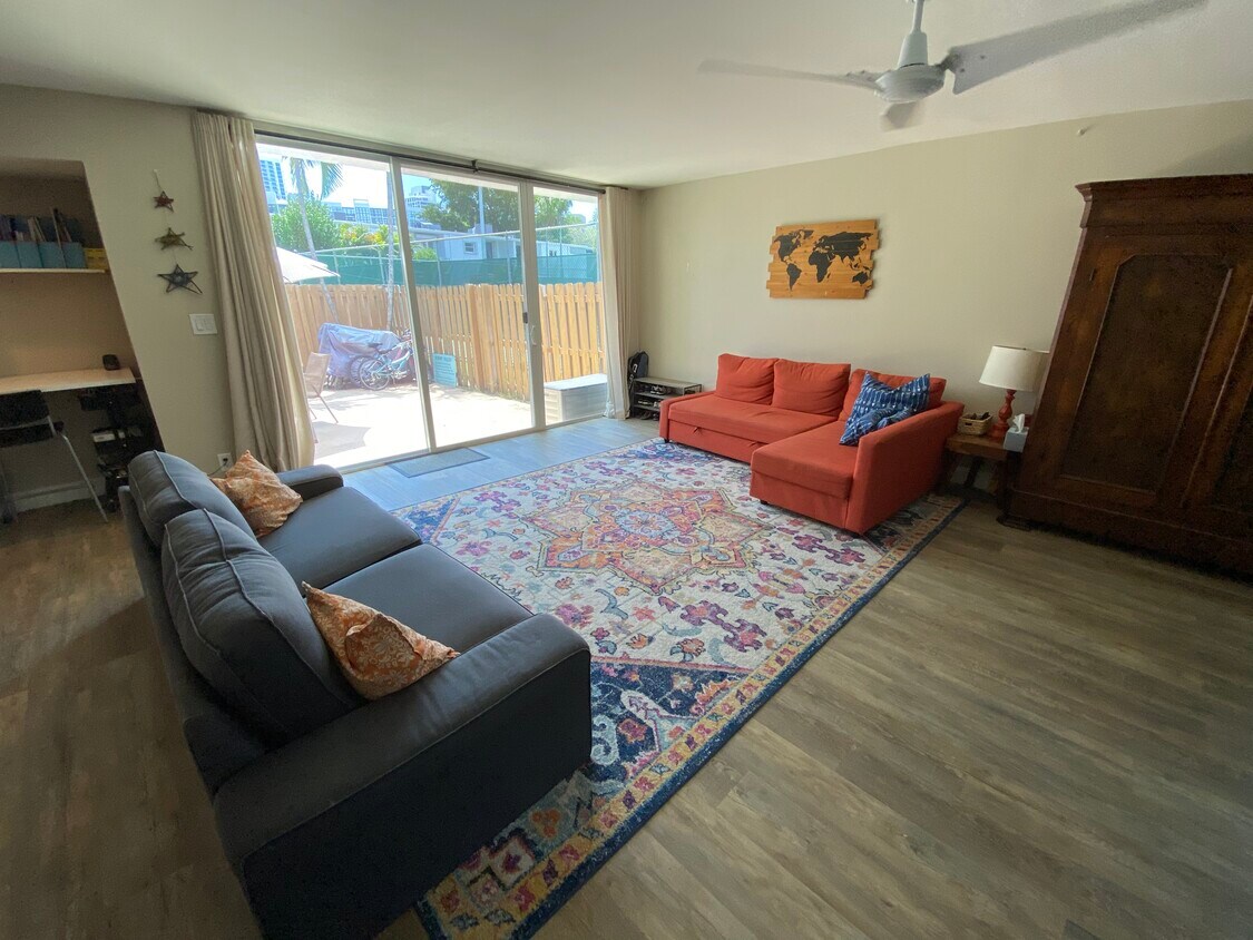 Livingroom - 912 NE 26th Ave