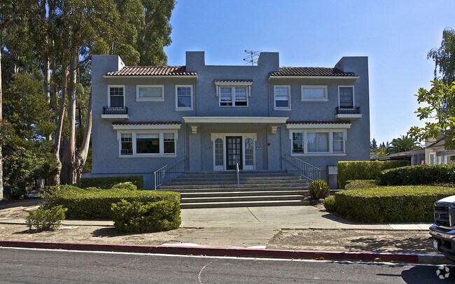 Building Photo - 1501 Forest View Ave