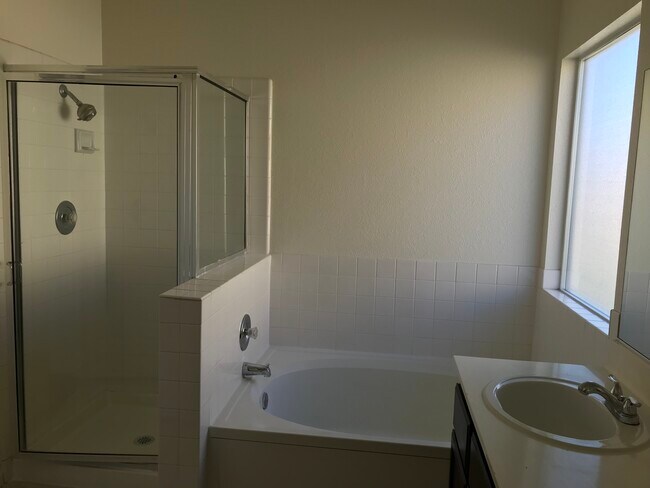 Building Photo - 6404 Rose Tree Ln
