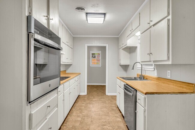 Foto del edificio - Renovated 3 Bedroom 2 Bath Home for Rent!