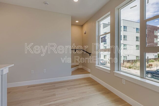 Foto del edificio - 4100 E Warren Ave