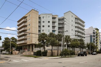 Building Photo - 102 SW 6th Ave
