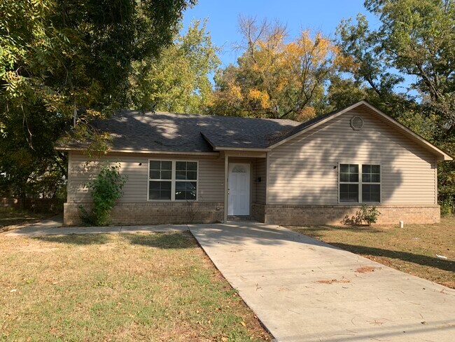 Building Photo - 1006 Hope Ave