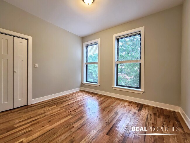 Foto del edificio - 641 W Oakdale Ave