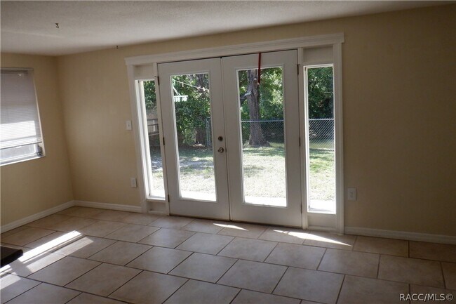 Foto del edificio - 7234 Cherry Laurel Dr