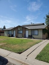 Building Photo - 646 W Iris Ave