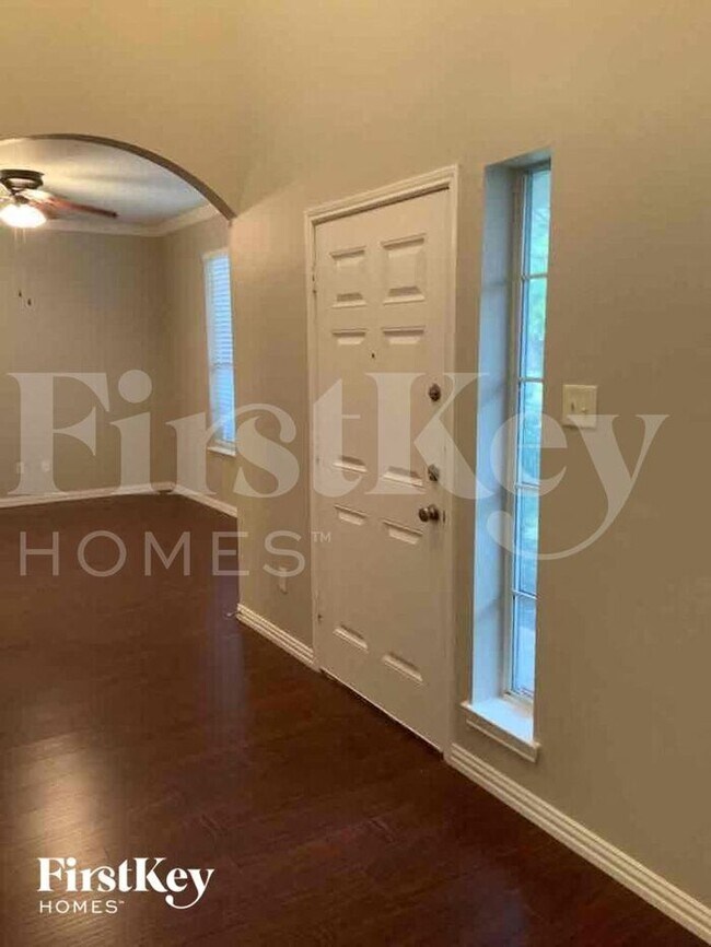 Foto del edificio - 219 Balsam Grove Cir