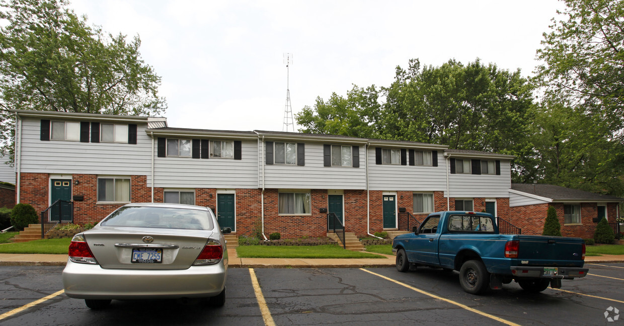 Primary Photo - Indian Hills Apartments and Townhomes