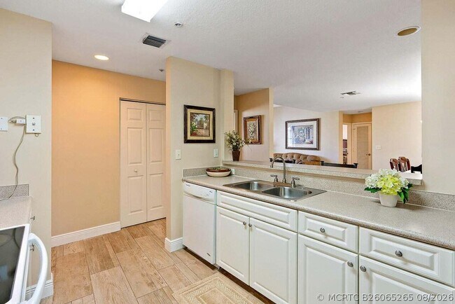 Building Photo - 1200 Town Center Dr