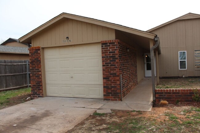 2 bed & office on the South Side! - 2 bed & office on the South Side! House