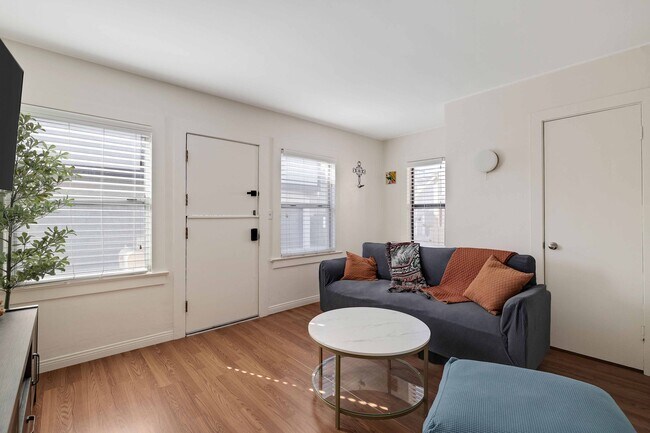 Foto del edificio - 1634 Bayview Dr