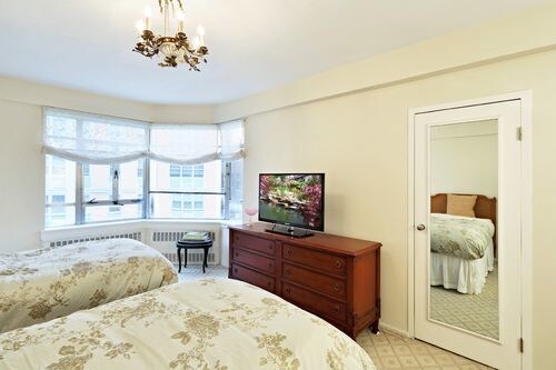 Foto del edificio - 323 E 56th St