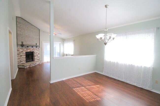 Foto del edificio - NE Pensacola 2BR/2BA with Ensuite, Dining ...