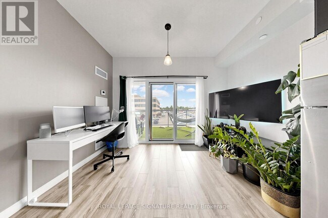 Photo du bâtiment - 2150 Lawrence Ave E