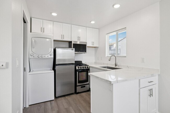 Interior Photo - 18400 Prairie Street