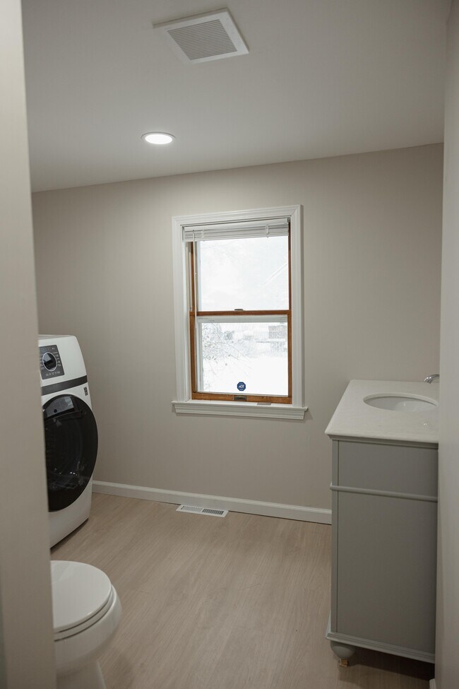 Foto del edificio - 204 Tucker Ave