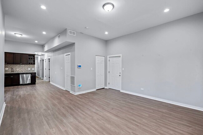 Building Photo - 8850 S Throop St