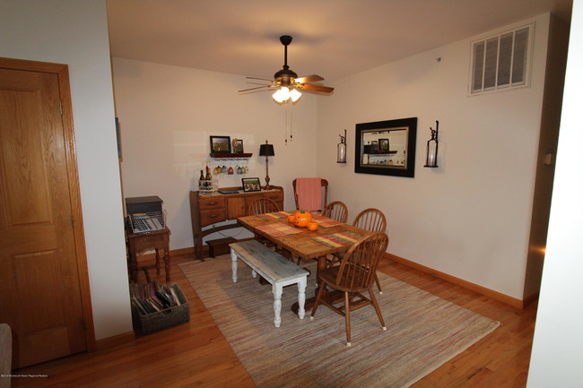 Foto del edificio - 1005 Trenton Ave