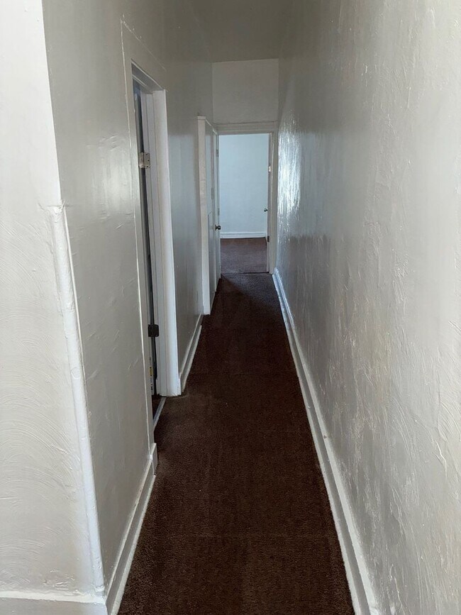 Foto del edificio - 1756 Carswell St