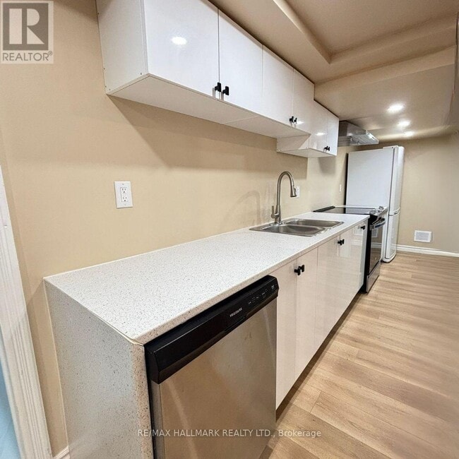 Photo du bâtiment - 359 Salisbury Ln