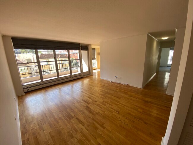 Living room - 2040 Franklin St