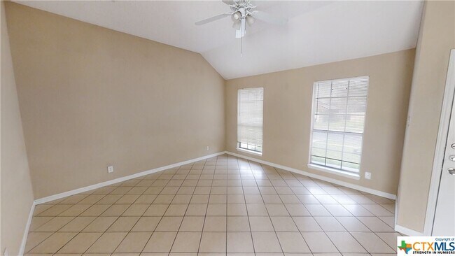 Foto del edificio - 2406 Timberline Dr