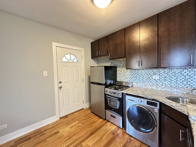 Building Photo - 2830 N Mildred Ave