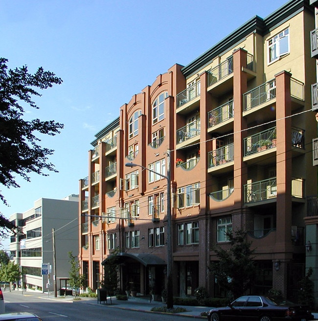 Building Photo - Carrara I
