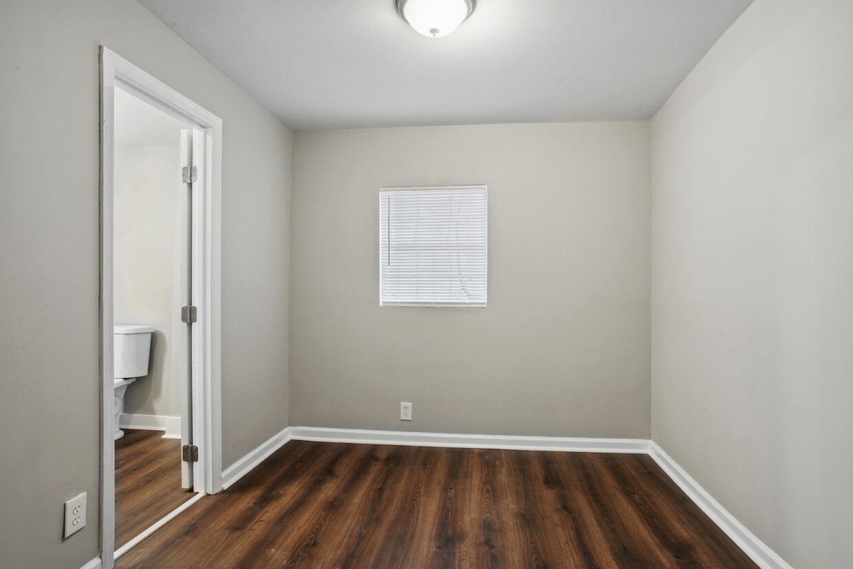 Primary Photo - Large Downtown 3BR/2BA House Walking Dista...