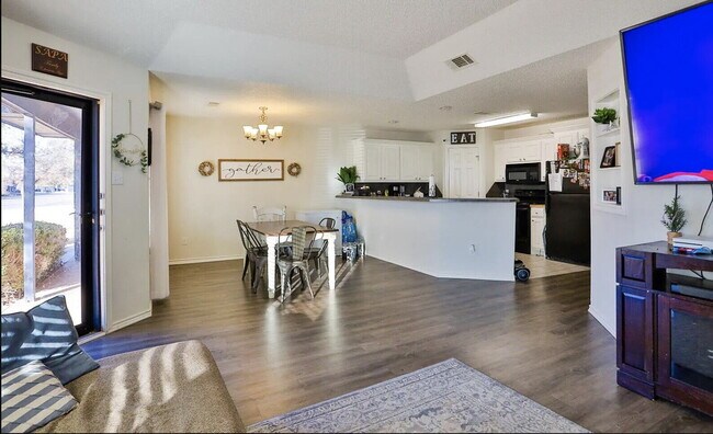 Foto del edificio - Rare South Lubbock Deal!