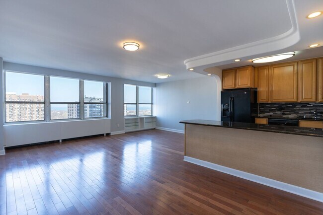 Foto del edificio - 655 W Irving Park Rd