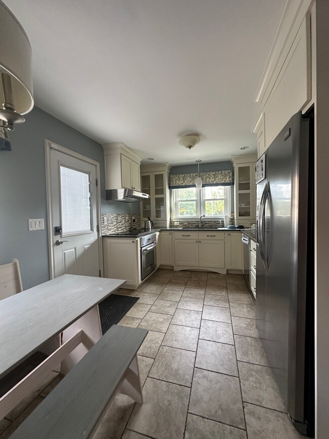 Photo - 932 Robinson St House