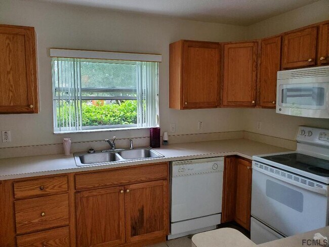 Building Photo - 61 Raintree Pl