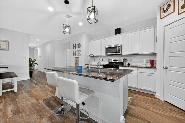 Foto del edificio - 8730 Shumard Oak Dr