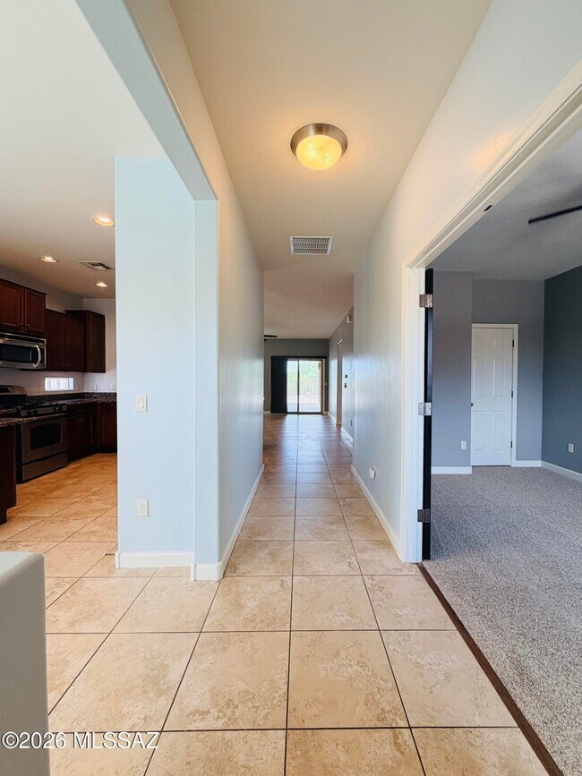 Foto del edificio - 9859 N Crook Ln