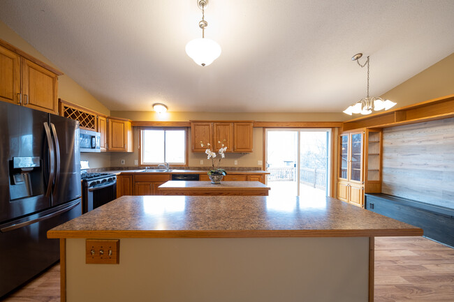 Building Photo - 2100 Eagle Bluff Dr