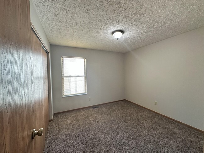 Building Photo - 4049 Sandy Ridge Dr