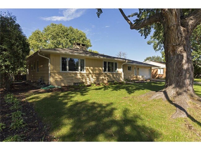 Foto del edificio - 4222 Basswood Rd