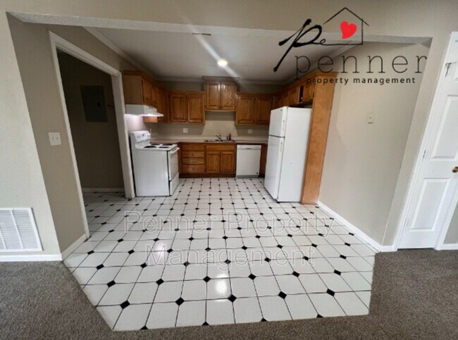 Building Photo - 401 NE Austin St