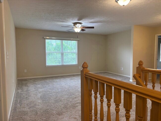 desván de arriba - 6648 Wilmot Ln