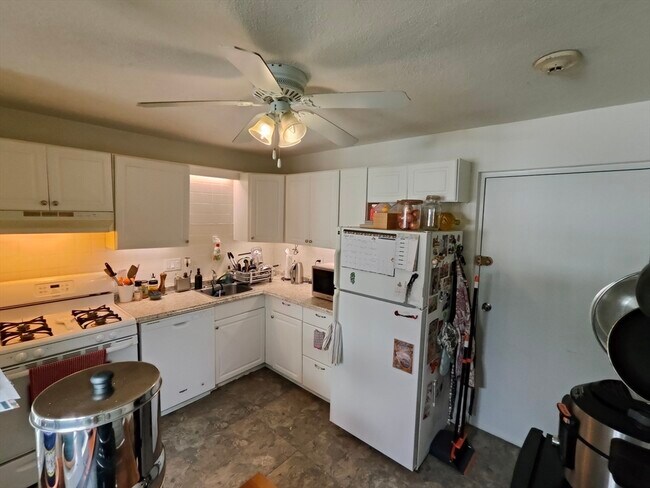 Building Photo - 180 Mountain Ave