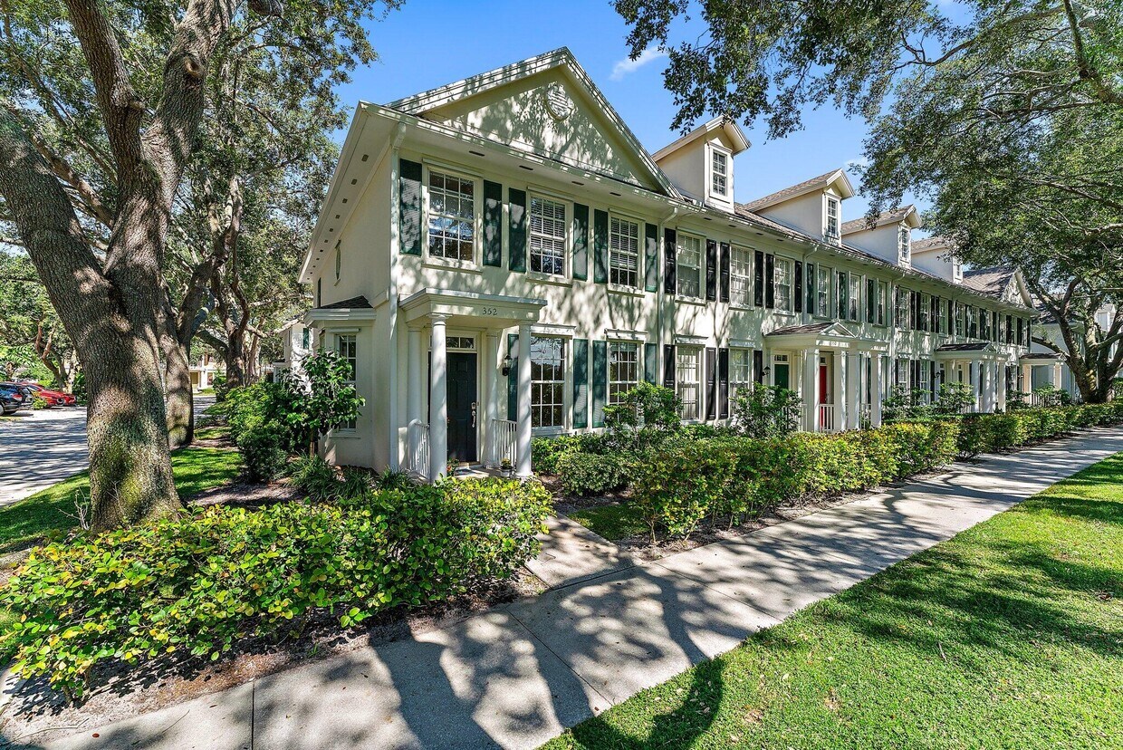 Primary Photo - 352 Legare Ct