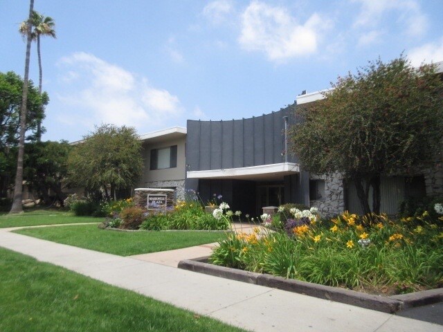 Building Photo - 11832 Magnolia Blvd