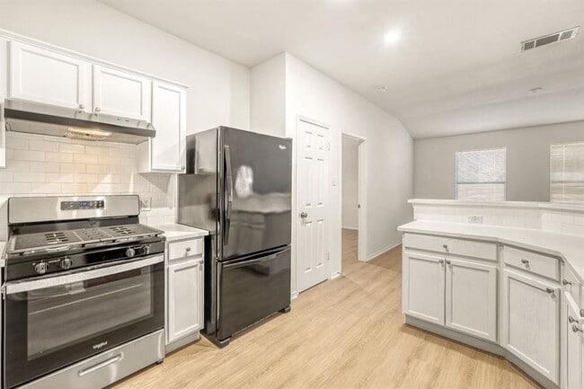 Foto del edificio - 411 Masonwood Dr