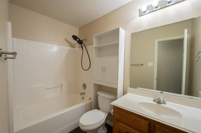 Foto del edificio - 233 Willow Creek Ln