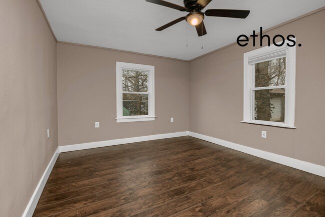 Building Photo - Cosmetic Remodel Close to MSU!