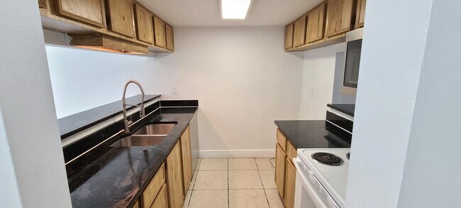 Building Photo - 7155 E Bank Dr