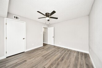 Building Photo - 781 Country Pl Dr
